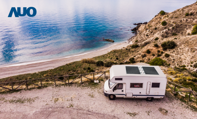 「可撓輕量化太陽光電板SunCurva」使用輕量特殊耐候型複合板取代傳統太陽能板的玻璃前板，不僅降低70%重量，每米平方僅3Kg；具有抗衝擊性能及通過電磁相容性測試，可應用於交通運輸工具，如露營車、遊艇等